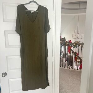 Old Navy Army Green V-Neck Short Sleeve Midi Maternity Dress